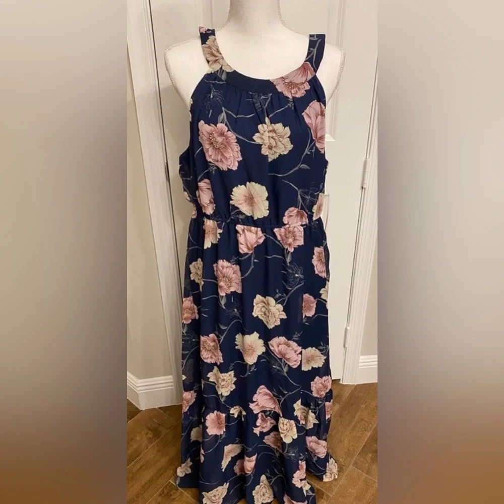 XL Dress - Picture 1 of 6